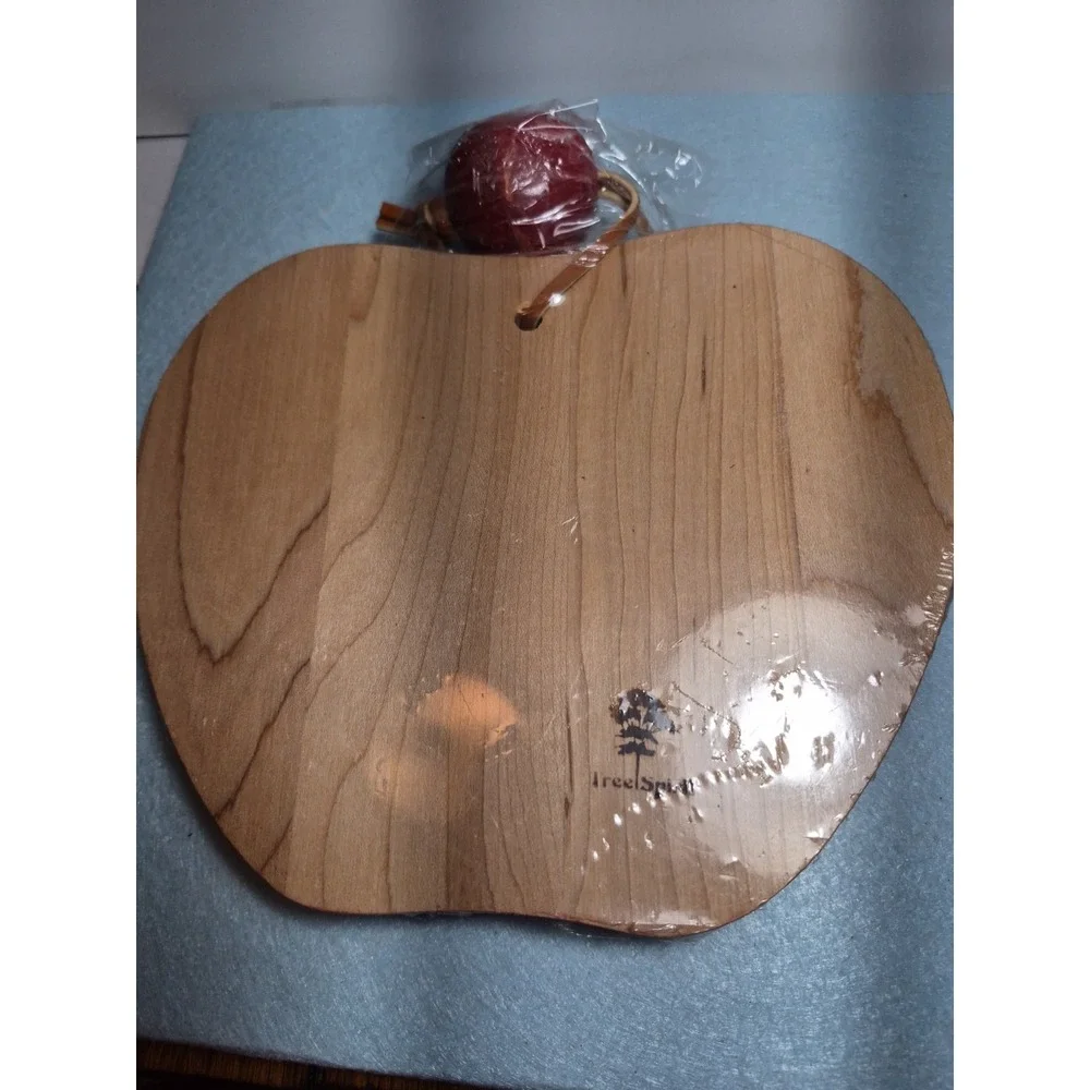 Select Maple VERMONT Apple Cutting Board